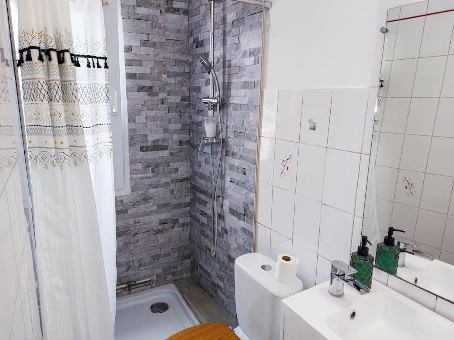 Le Sympathique - Petit Dejeuner, Netflix, Jacuzzi Rouen Buitenkant foto